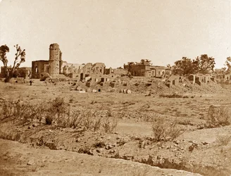 Kyrkogården och Residency in the Distance, Lucknow